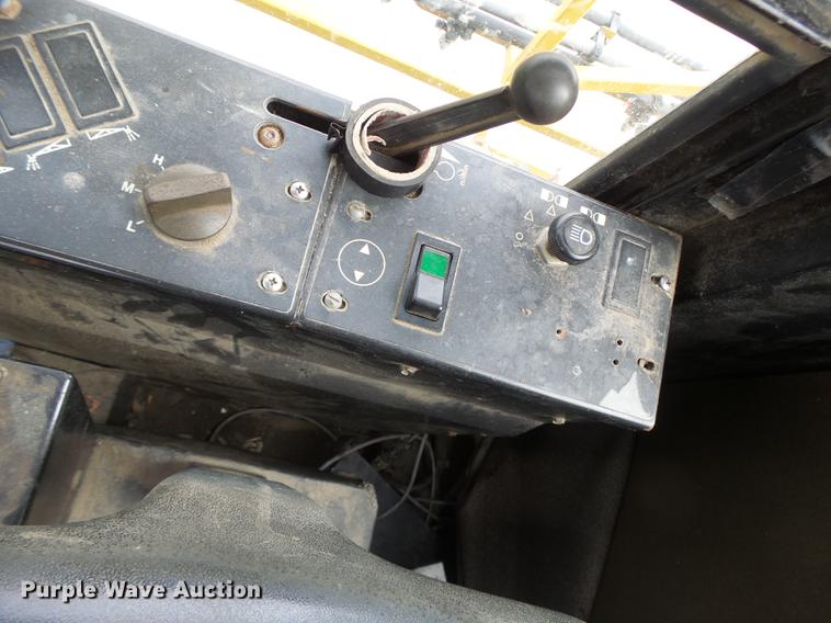 image for item DB9905 1997 Rogator 554 self-propelled sprayer