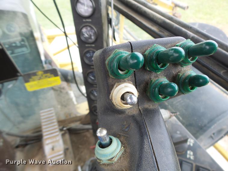 image for item DB9905 1997 Rogator 554 self-propelled sprayer