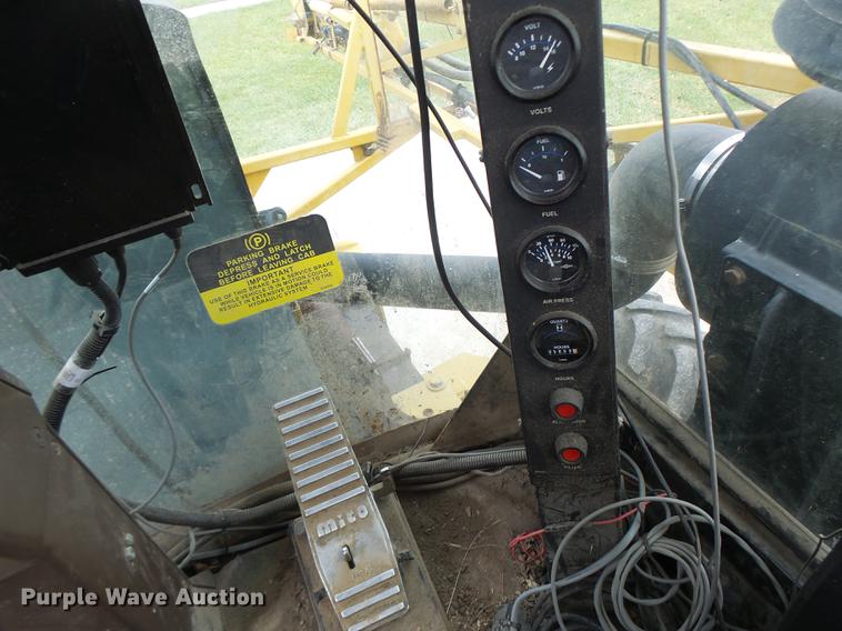 image for item DB9905 1997 Rogator 554 self-propelled sprayer