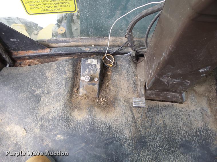 image for item DB9905 1997 Rogator 554 self-propelled sprayer