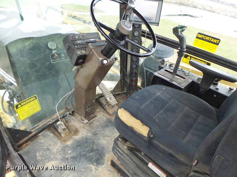 image for item DB9905 1997 Rogator 554 self-propelled sprayer