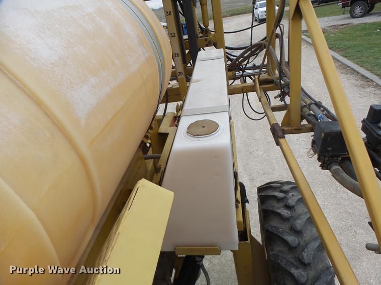 image for item DB9905 1997 Rogator 554 self-propelled sprayer