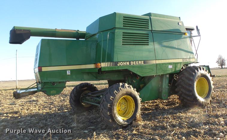 image for item DB9908 1990 John Deere 9500 RWA combine