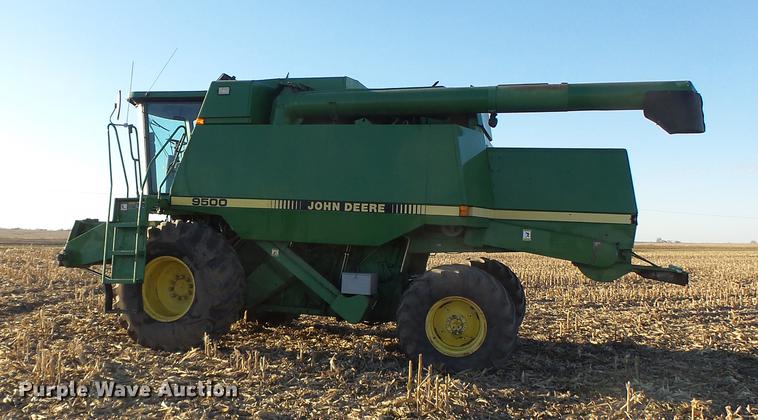 image for item DB9908 1990 John Deere 9500 RWA combine