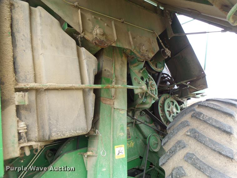 image for item DB9908 1990 John Deere 9500 RWA combine