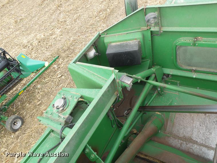 image for item DB9908 1990 John Deere 9500 RWA combine