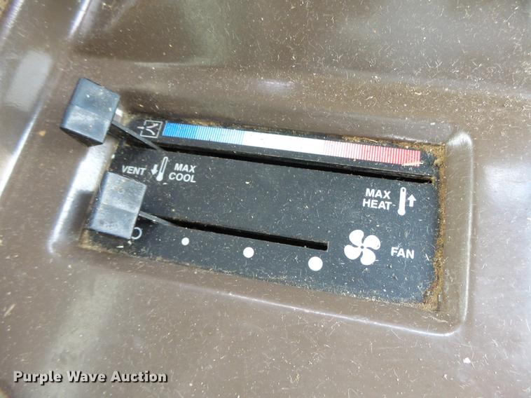 image for item DB9908 1990 John Deere 9500 RWA combine