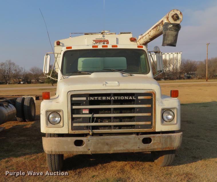 image for item DC0808 1985 International S1600 feed truck