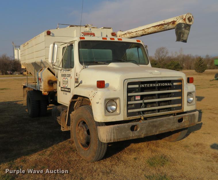 image for item DC0808 1985 International S1600 feed truck