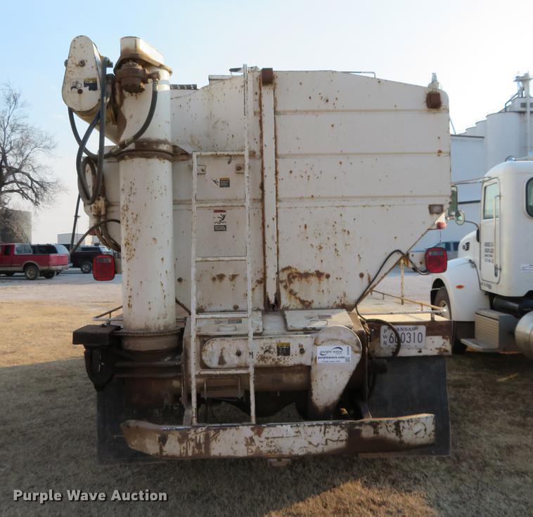 image for item DC0808 1985 International S1600 feed truck