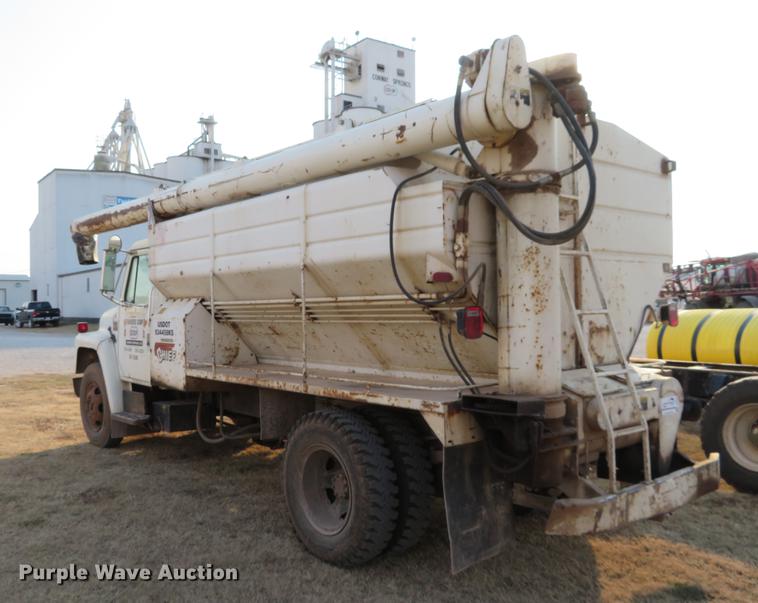 image for item DC0808 1985 International S1600 feed truck