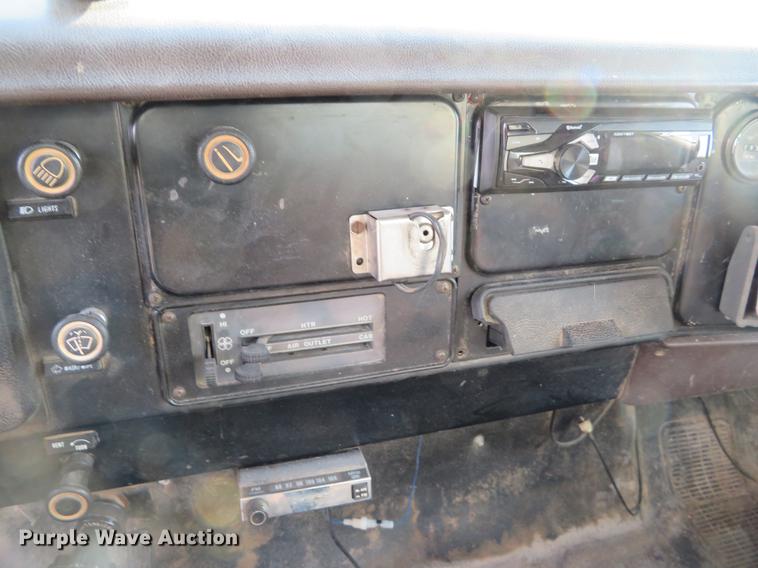 image for item DC0808 1985 International S1600 feed truck