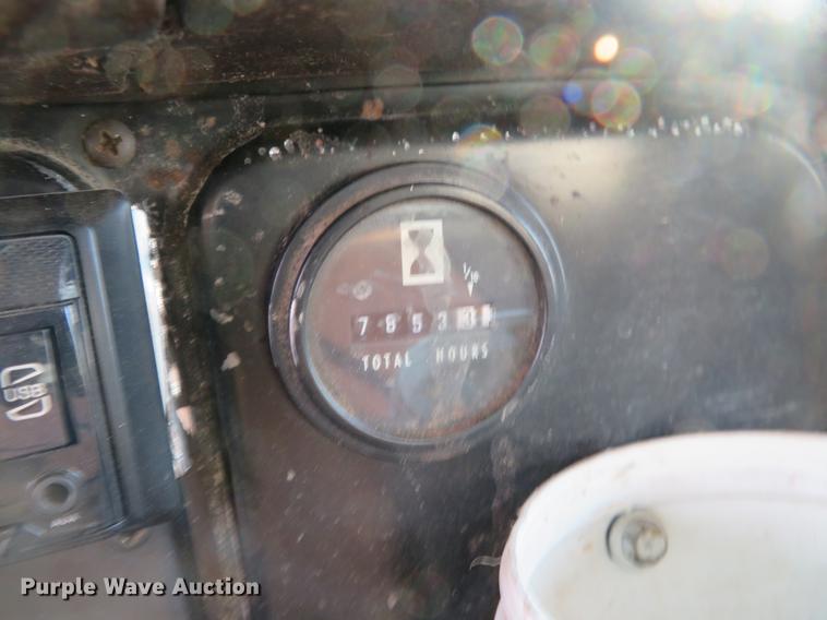 image for item DC0808 1985 International S1600 feed truck