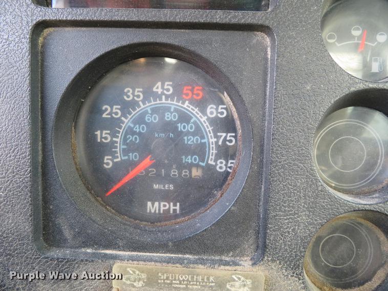 image for item DC0808 1985 International S1600 feed truck