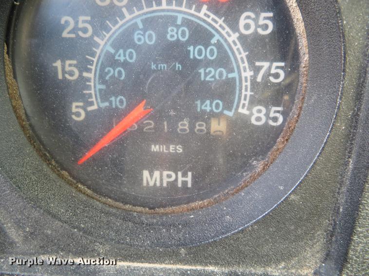 image for item DC0808 1985 International S1600 feed truck