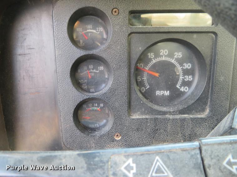 image for item DC0808 1985 International S1600 feed truck