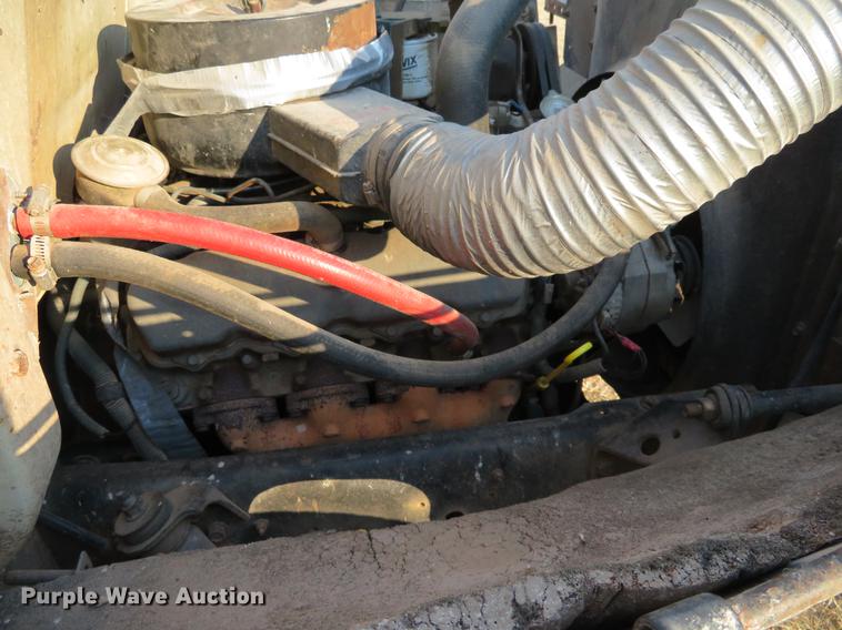 image for item DC0808 1985 International S1600 feed truck