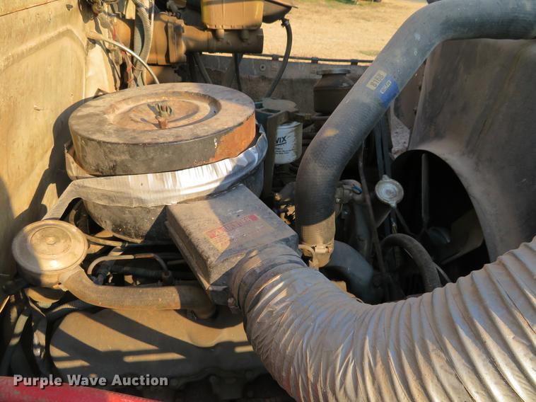 image for item DC0808 1985 International S1600 feed truck