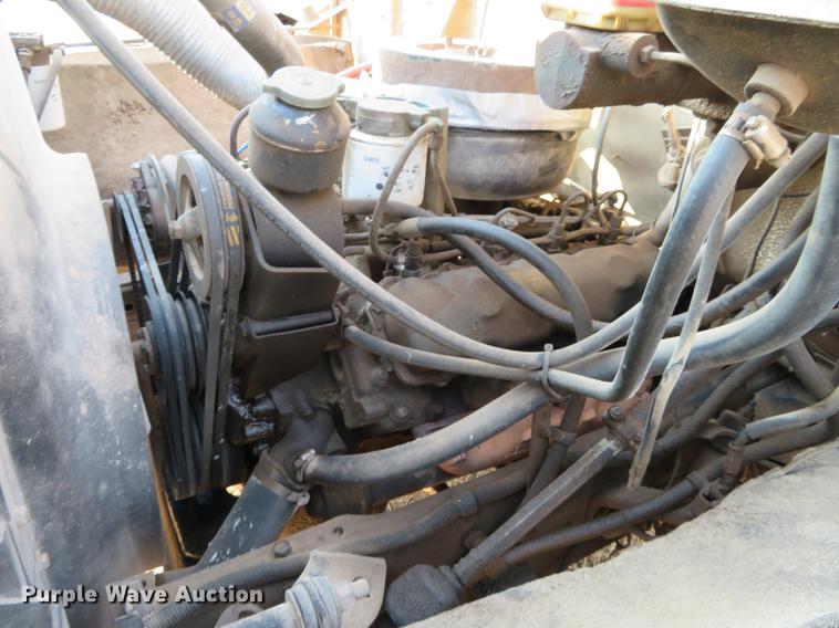 image for item DC0808 1985 International S1600 feed truck