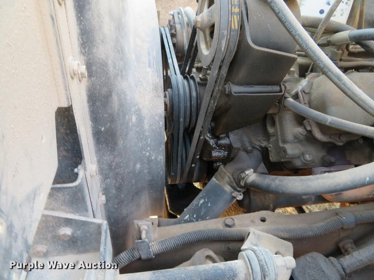 image for item DC0808 1985 International S1600 feed truck