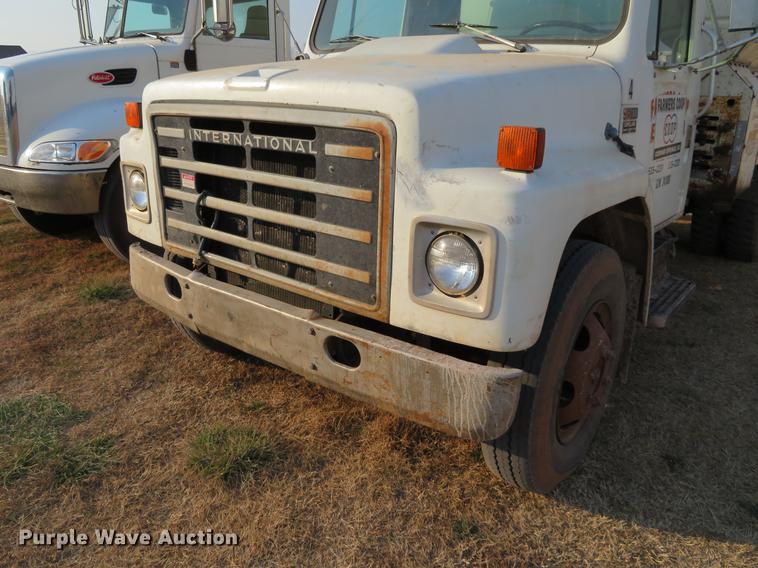 image for item DC0808 1985 International S1600 feed truck
