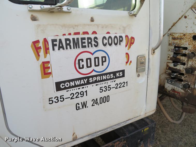 image for item DC0808 1985 International S1600 feed truck