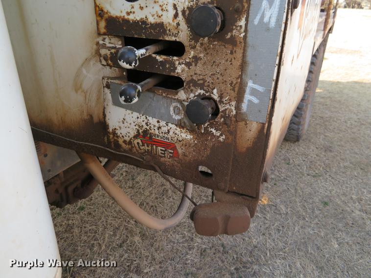 image for item DC0808 1985 International S1600 feed truck