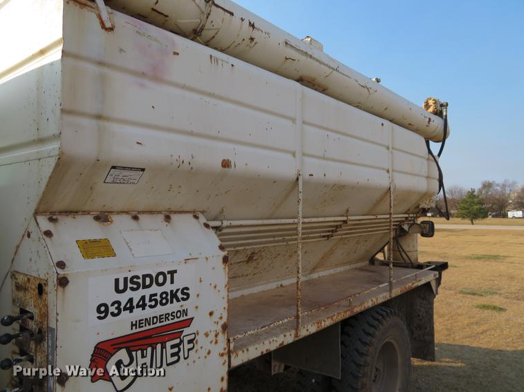 image for item DC0808 1985 International S1600 feed truck