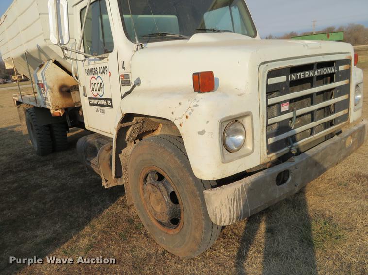 image for item DC0808 1985 International S1600 feed truck