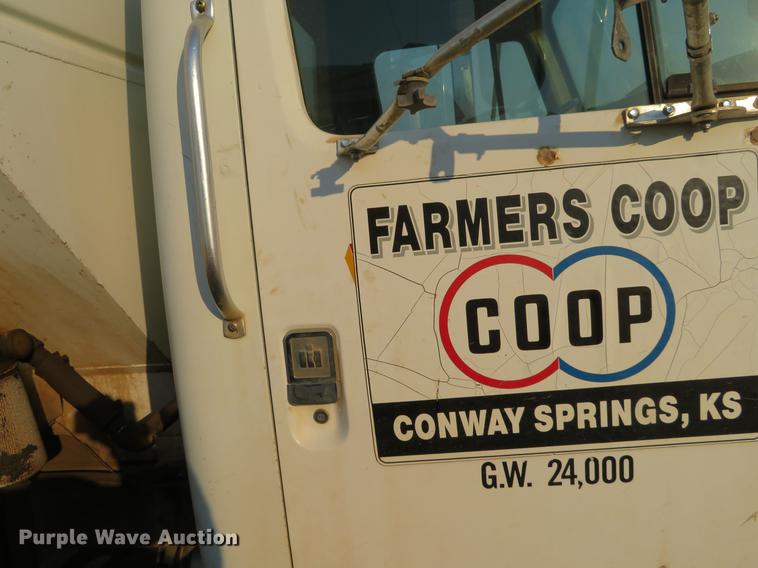 image for item DC0808 1985 International S1600 feed truck