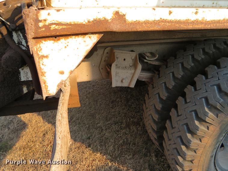 image for item DC0808 1985 International S1600 feed truck