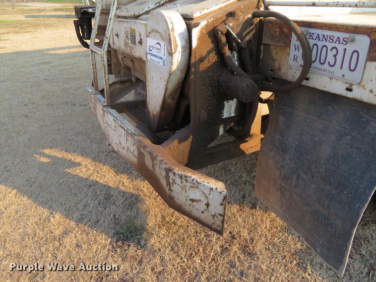 image for item DC0808 1985 International S1600 feed truck