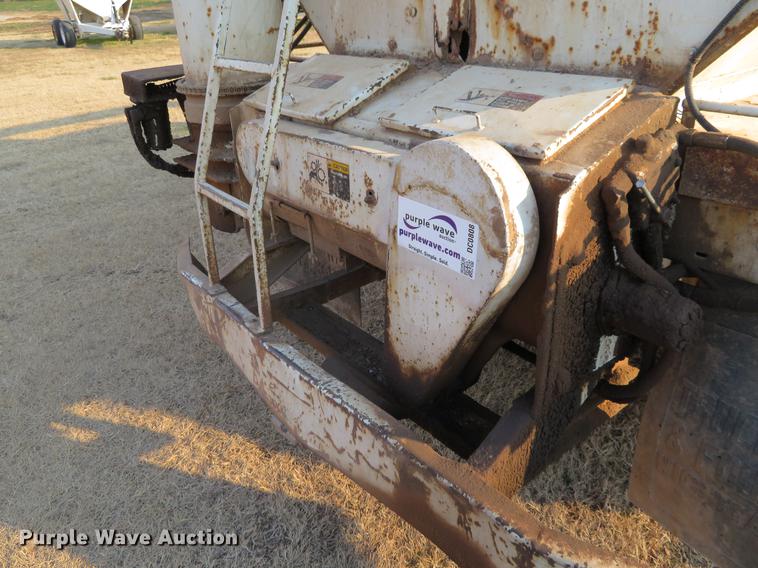 image for item DC0808 1985 International S1600 feed truck