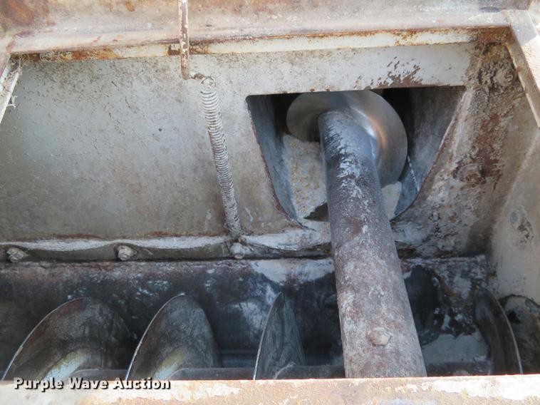 image for item DC0808 1985 International S1600 feed truck