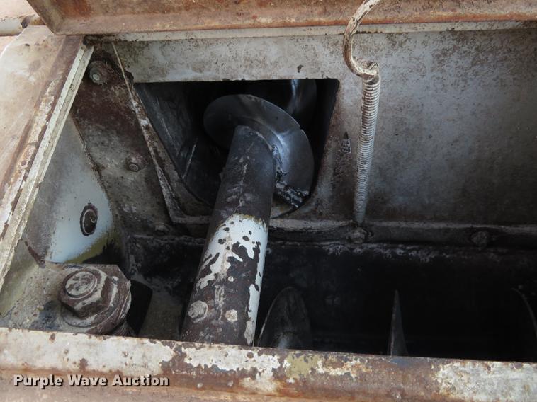 image for item DC0808 1985 International S1600 feed truck