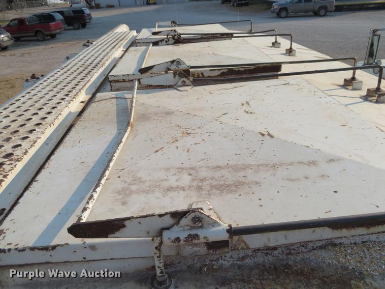 image for item DC0808 1985 International S1600 feed truck