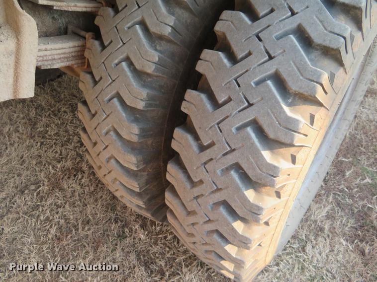 image for item DC0808 1985 International S1600 feed truck