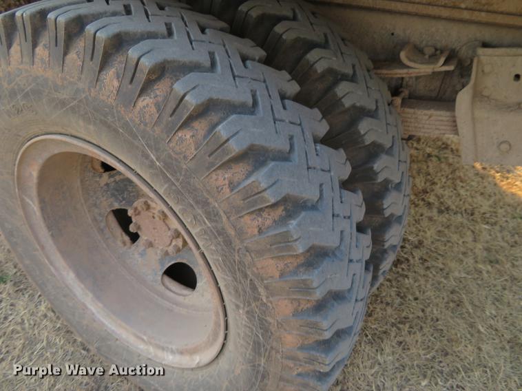 image for item DC0808 1985 International S1600 feed truck