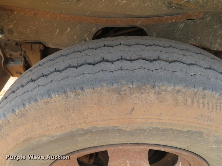 image for item DC0808 1985 International S1600 feed truck