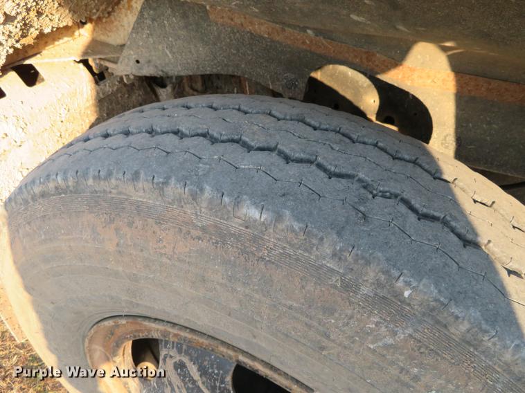 image for item DC0808 1985 International S1600 feed truck