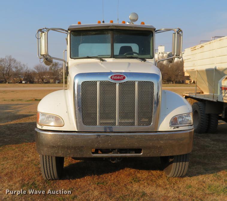 image for item DC0809 2008 Peterbilt 335 truck cab and chassis