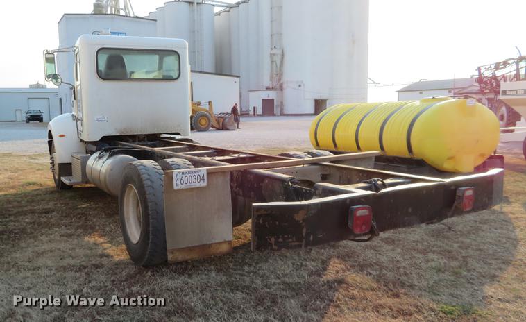 image for item DC0809 2008 Peterbilt 335 truck cab and chassis