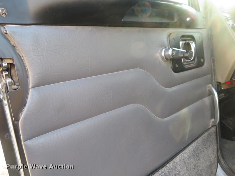 image for item DC0809 2008 Peterbilt 335 truck cab and chassis