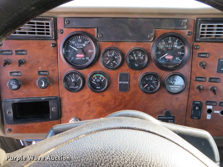 image for item DC0809 2008 Peterbilt 335 truck cab and chassis