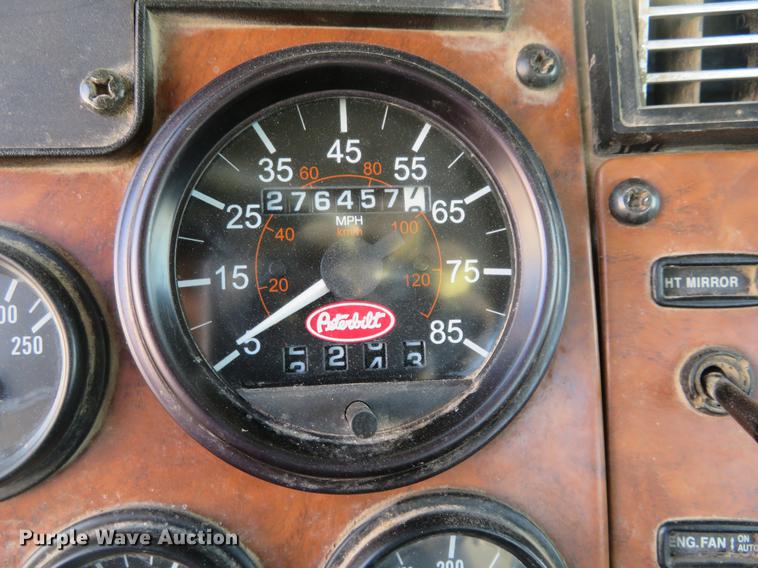 image for item DC0809 2008 Peterbilt 335 truck cab and chassis