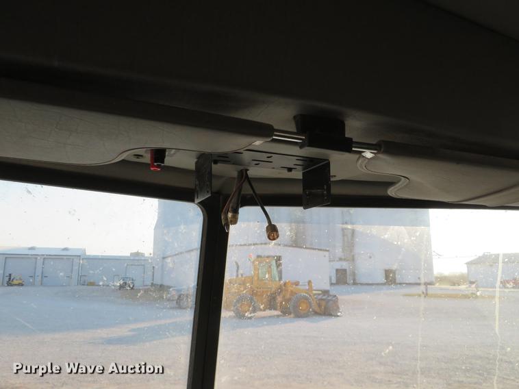 image for item DC0809 2008 Peterbilt 335 truck cab and chassis