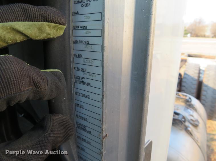 image for item DC0809 2008 Peterbilt 335 truck cab and chassis