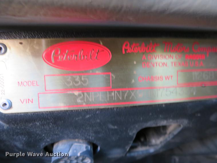 image for item DC0809 2008 Peterbilt 335 truck cab and chassis