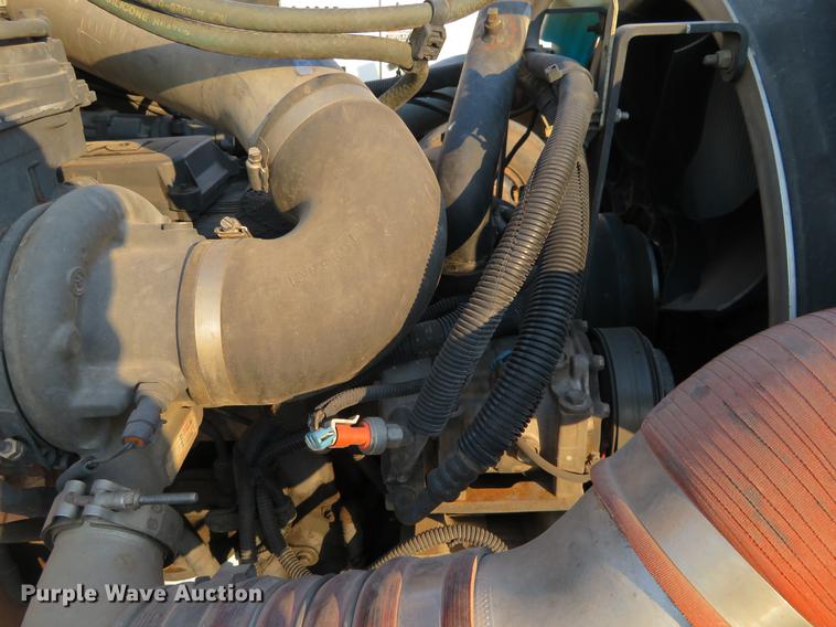 image for item DC0809 2008 Peterbilt 335 truck cab and chassis