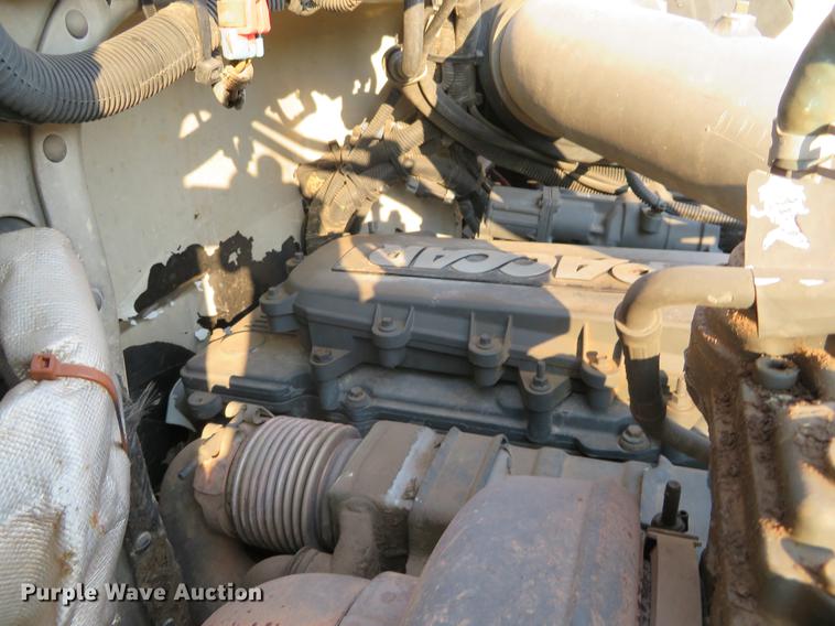 image for item DC0809 2008 Peterbilt 335 truck cab and chassis